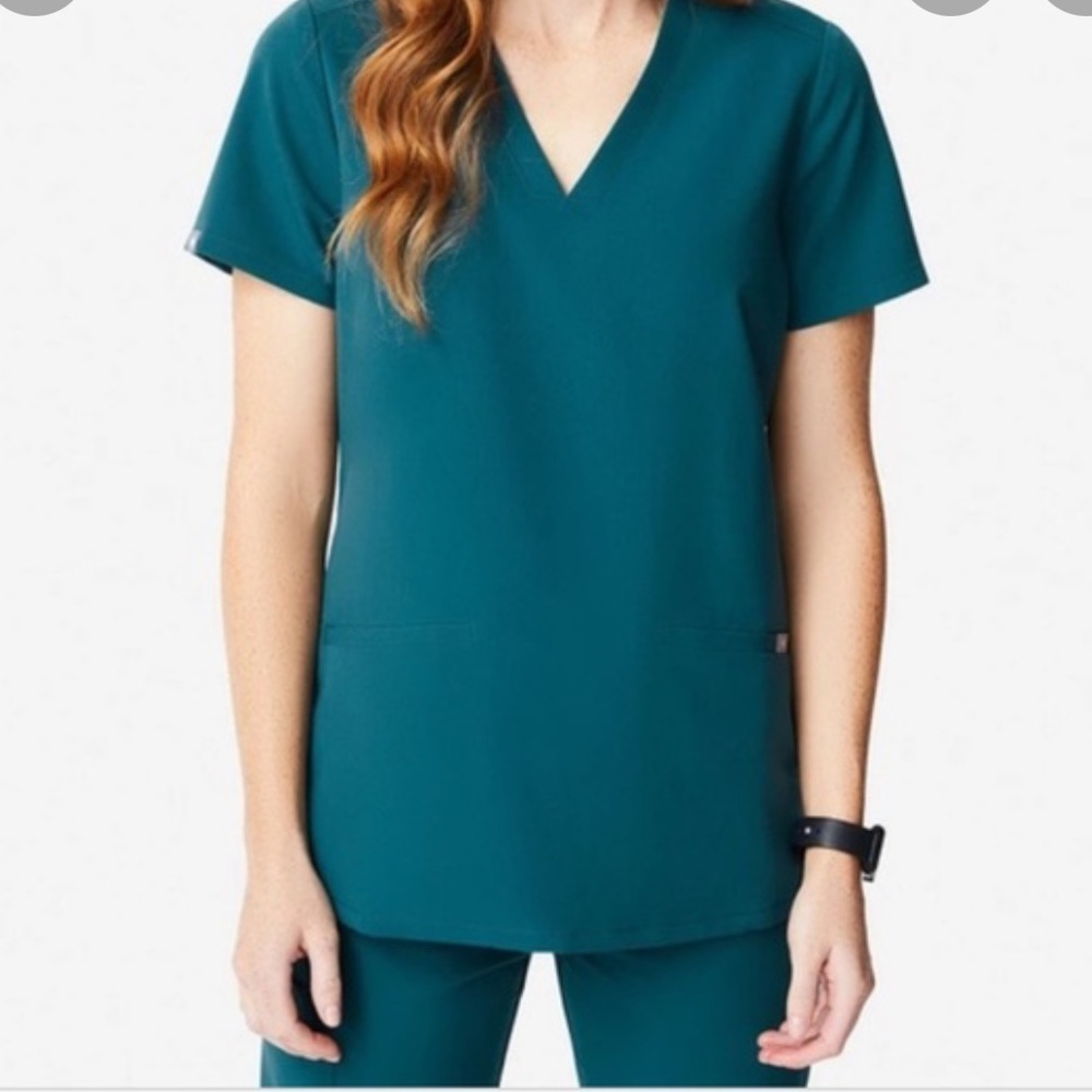Figs casma three pocket scrub top in limited edition Caribbean blue 🦋🐳🐬